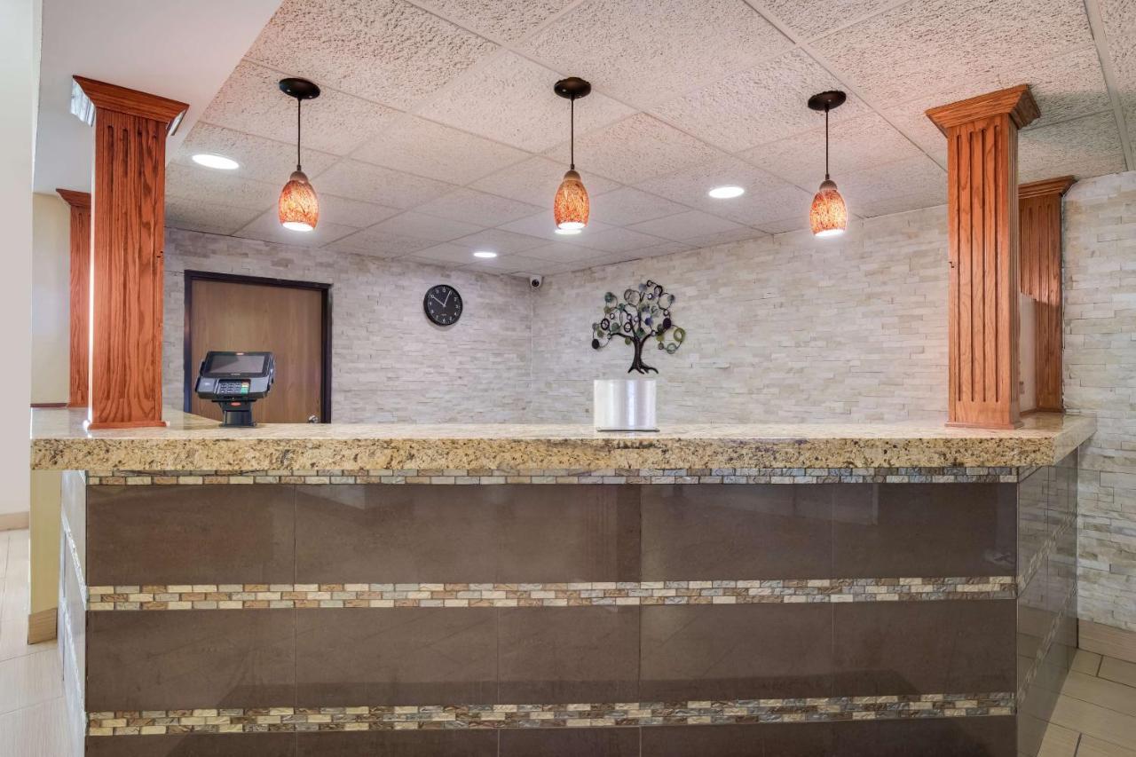 贝斯特韦斯特沃喀莎酒店 Pewaukee 外观 照片