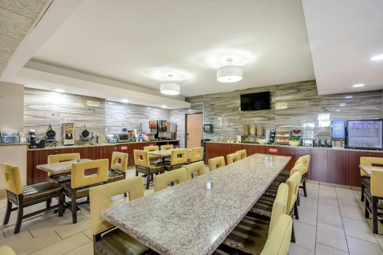 贝斯特韦斯特沃喀莎酒店 Pewaukee 外观 照片